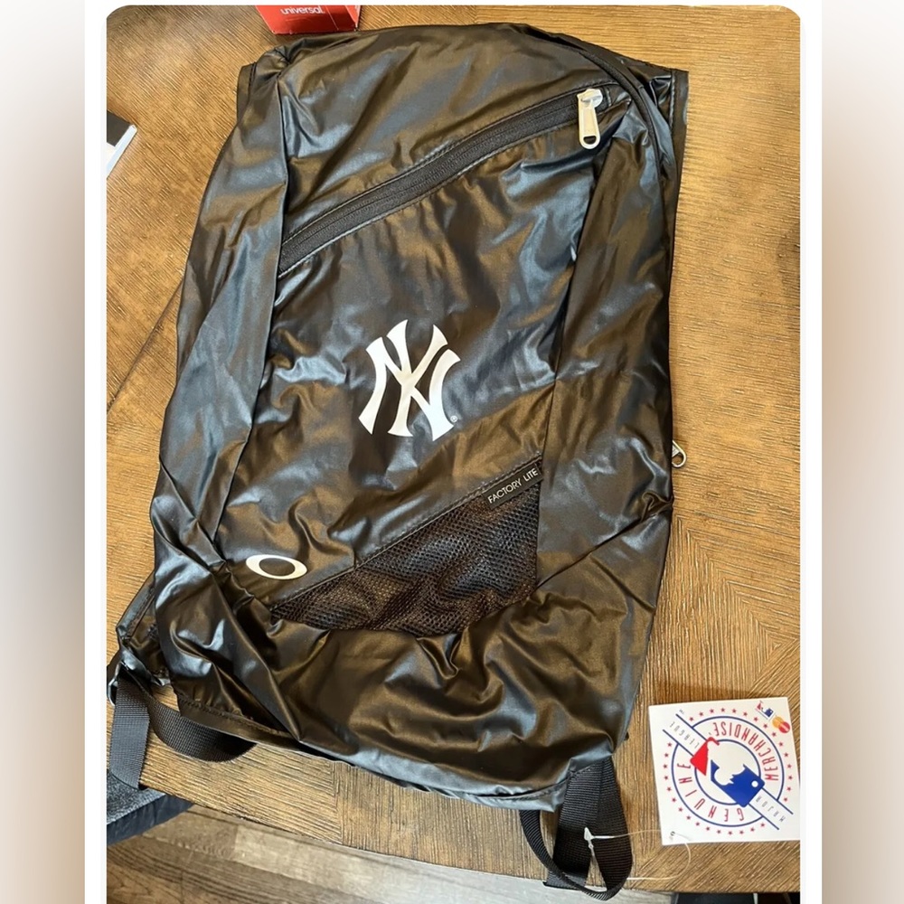 Oakley New York Yankees backpack BAG SGA 2022 SEASON TICKET HOLDER yankee